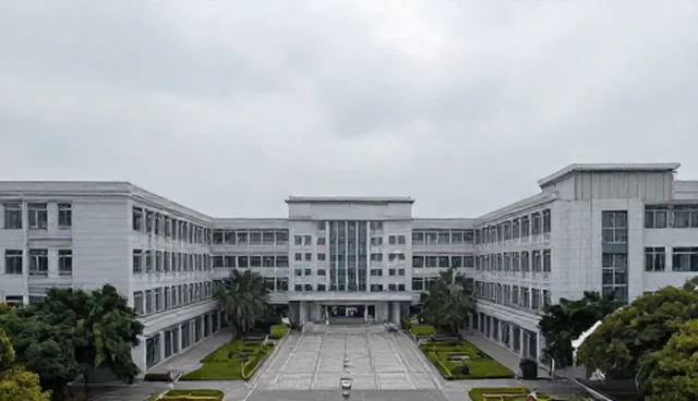ai提示词模板网站有哪些?澄清常见误区