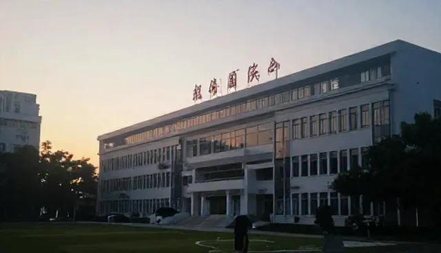 视频提示词示例:如何正确使用版本对比提示词