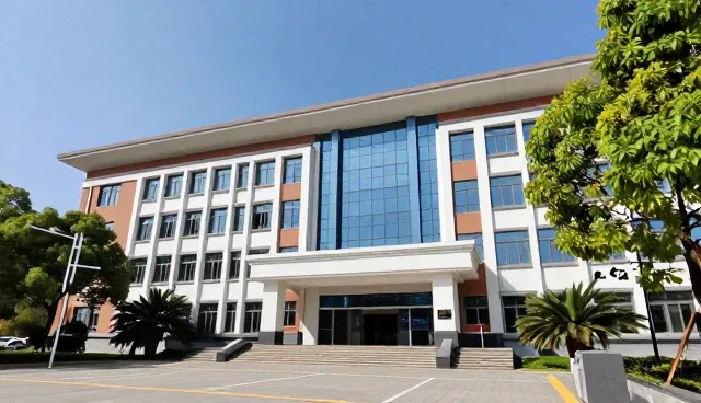 邮件撰写提示词:人工撰写与定制方案的取舍